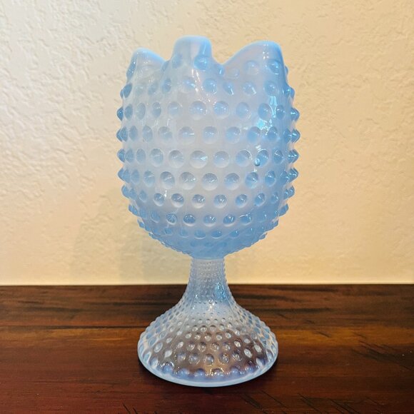 Vintage Duncan Miller Blue Opalescent Footed Hobnail Ivy Rose Vase Cottagecore - Picture 1 of 7